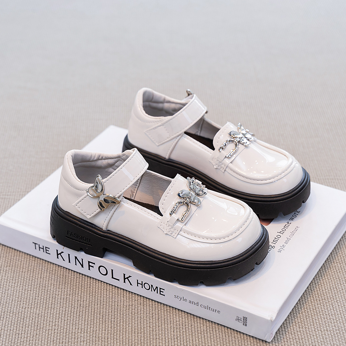 Zapatos de cuero negro para niñas Zapatos de primavera y otoño 2026 nuevos zapatos de princesa británicos zapatos de espectáculo para niñas