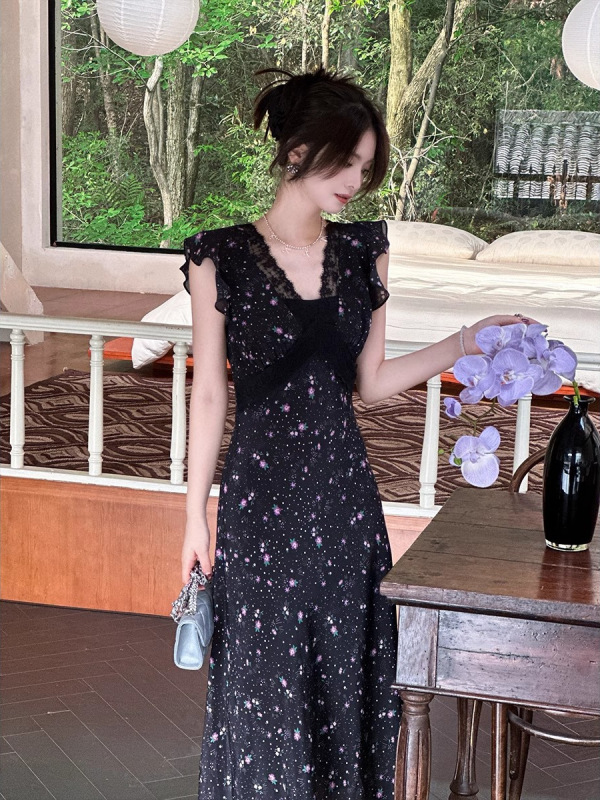 フレンチブラックレースサスペンダー花柄ドレス女性のための夏の2025新しいハイエンド気質ピンチウエストロングスカート|undefined