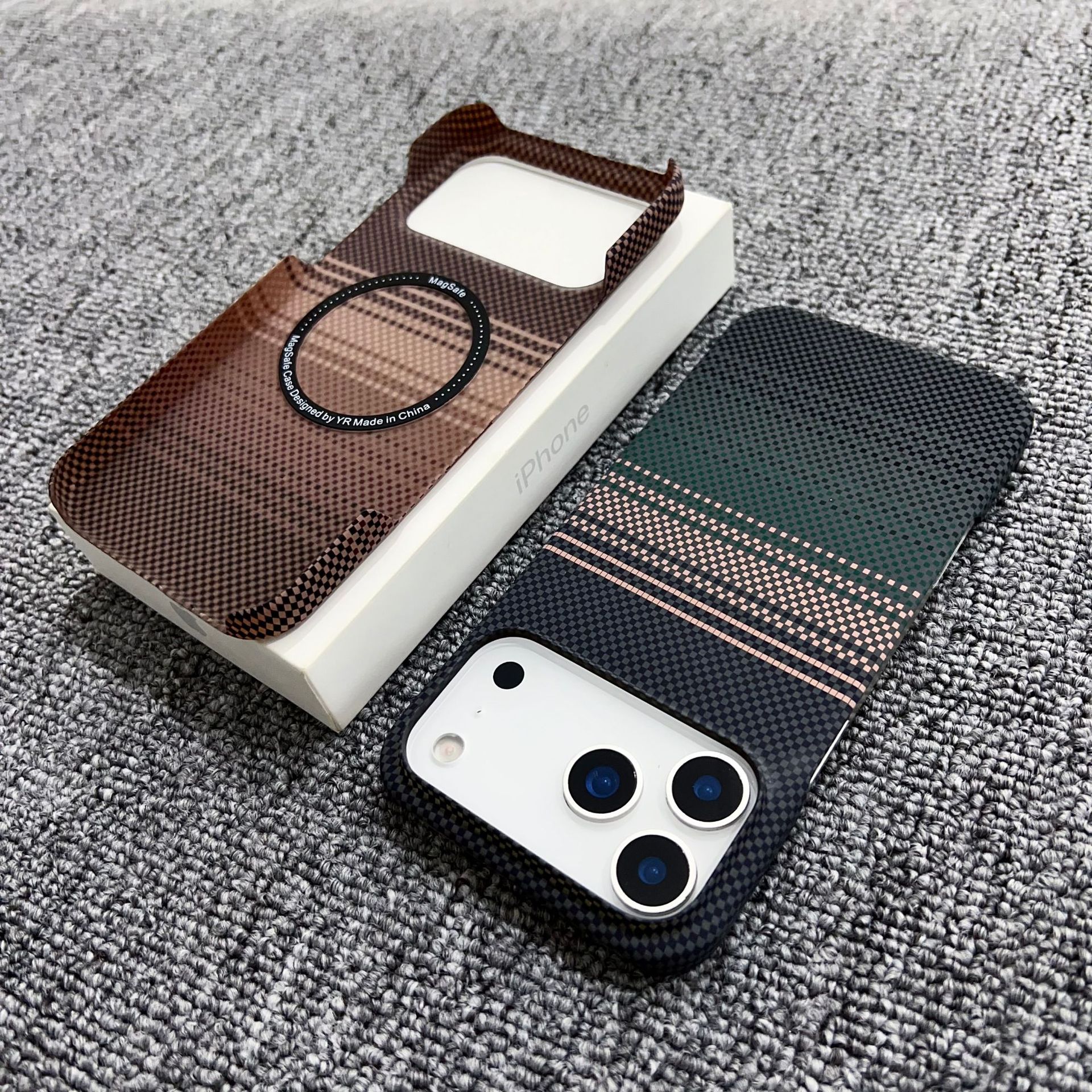 Coque Magnétique Iphone 17 Pro Max Texture Fibre Carbone Kevlar_voghion.com