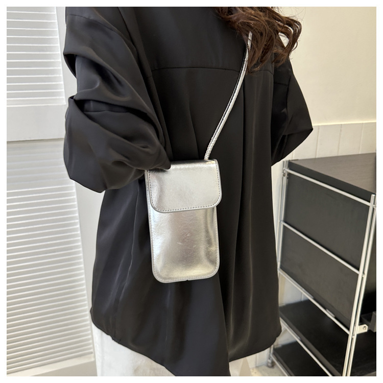 Women's Pu Leather Solid Color Streetwear Square Magnetic Buckle Crossbody Bag display picture 4