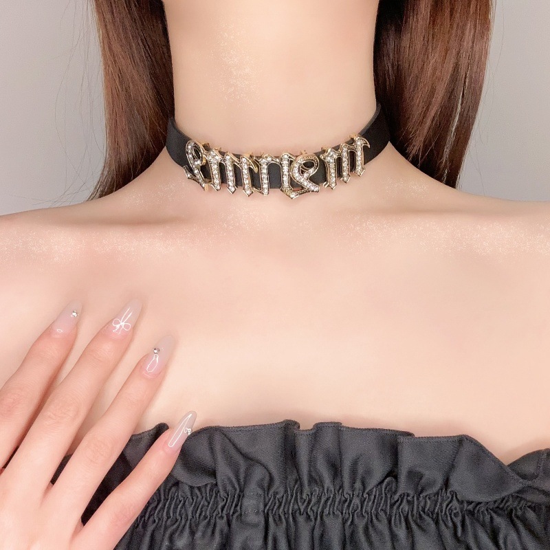 设计感小众闪钻锆石字母choker项圈女颈环项链脖子配饰高级感锁骨