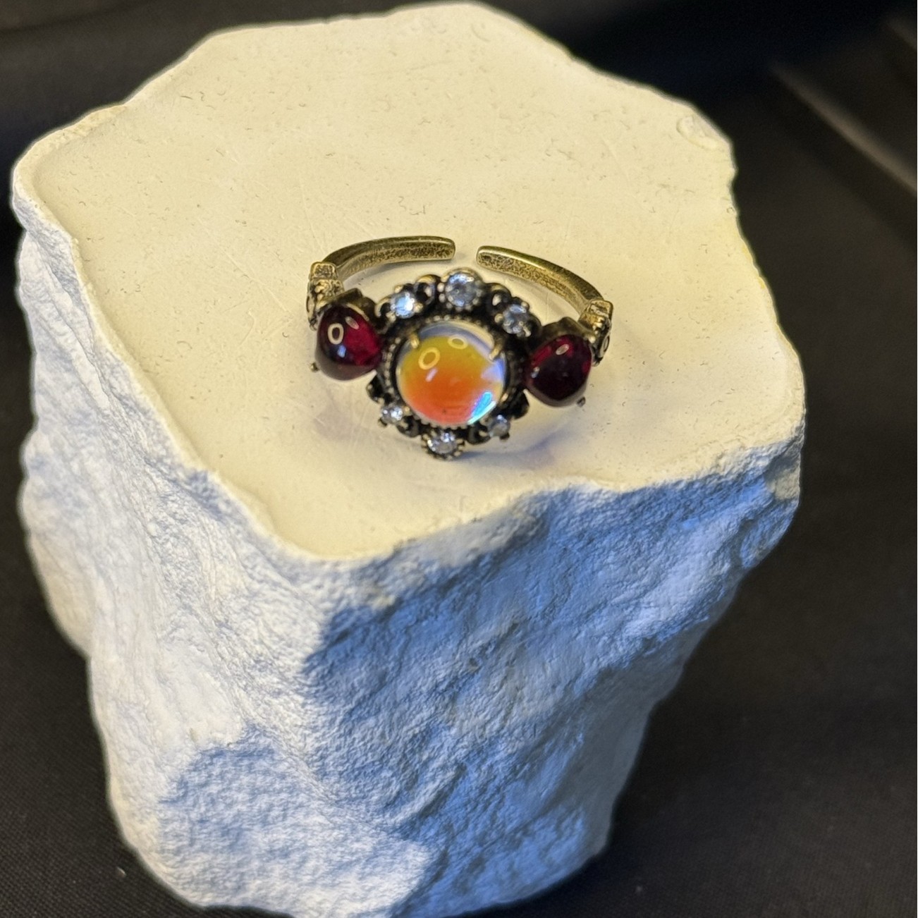 Natural Crystal And Gemstone Charm For Positive Energy And Luck_voghion.com