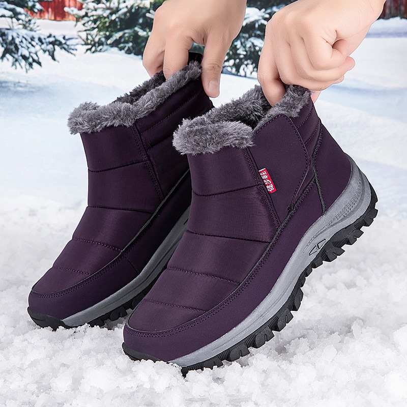雪地靴女冬季加绒加厚外穿妈妈鞋中老年运动老人东北大棉鞋