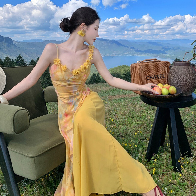 Bright and Vibrant Art Student Outfit: Chiffon Strap Dress, Slim-Fit Long Dress, 2026 Summer Beach Vacation Yellow Dress