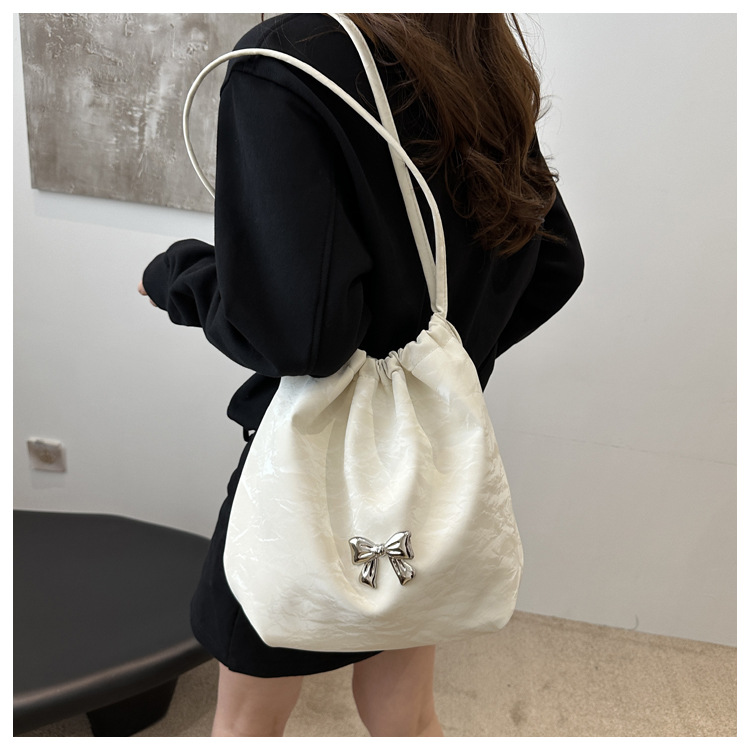 Large-capacity, elegant commuter tote bag, bow single-shoulder bag, distinctive pleated crossbody bag, 2024 new style bag trend undefined