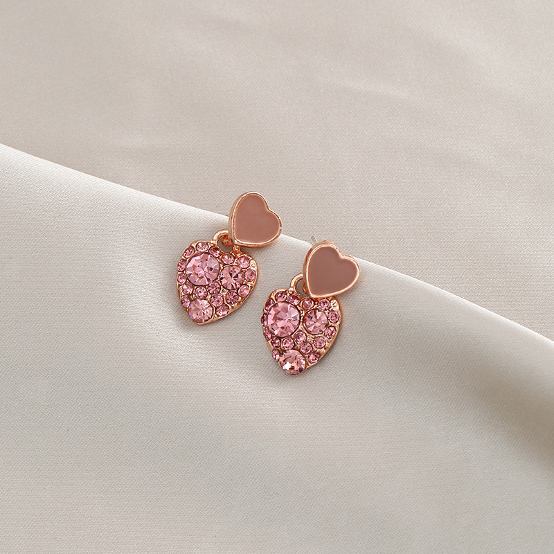 Pendientes transfronterizos, pendientes de metal de alta calidad, pendientes de 2025 nuevos pernos de moda, temperamento ligero y lujoso, pendientes de atmósfera