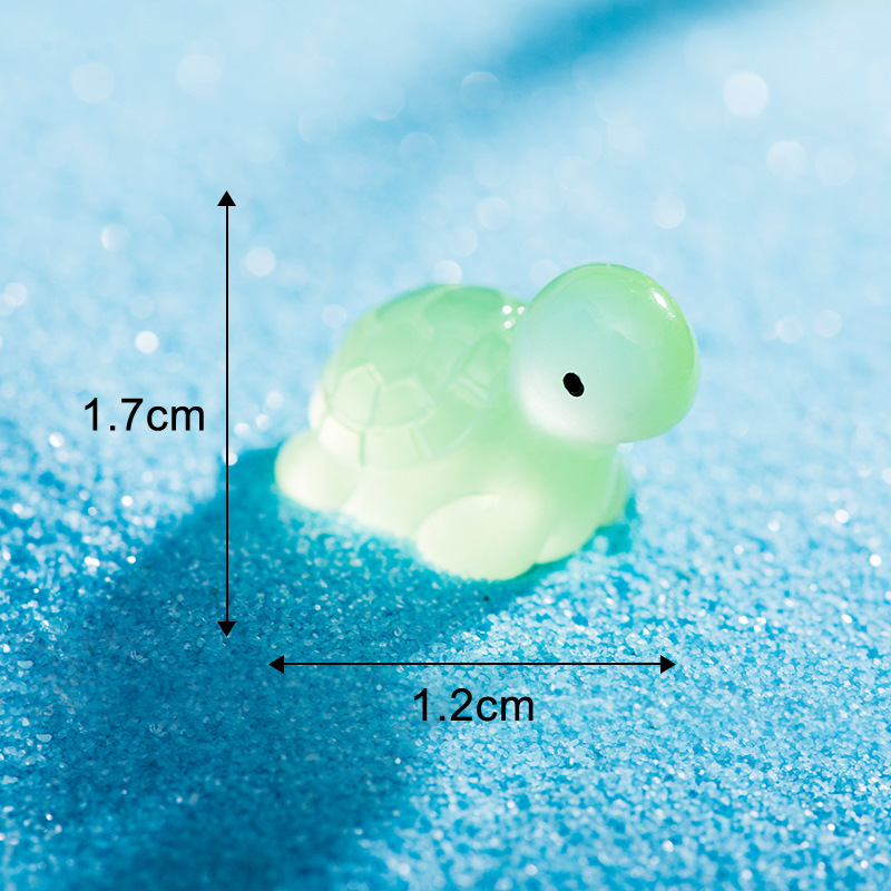 Turtle-light-in-the-dark version / Organisms in the ocean