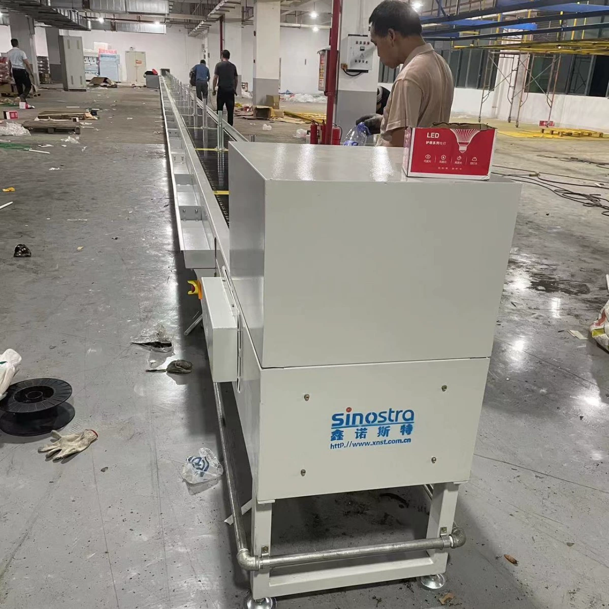 Шэньчжэнь источник завод прямой велосипед сборочной линии. Конвейерная линия для цепных пластин электрического велосипеда. Линия сборки скутеров