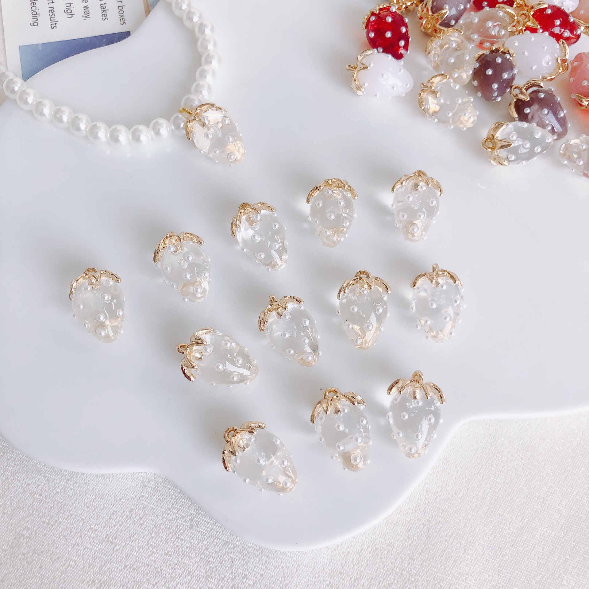Strawberry Pattern 2 PCS/Package Resin Strawberry Pendant