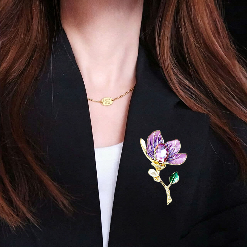 Creative and versatile new Chinese-style enamel brooch with crystal flower design, a fresh accessory for autumn and winter fashion