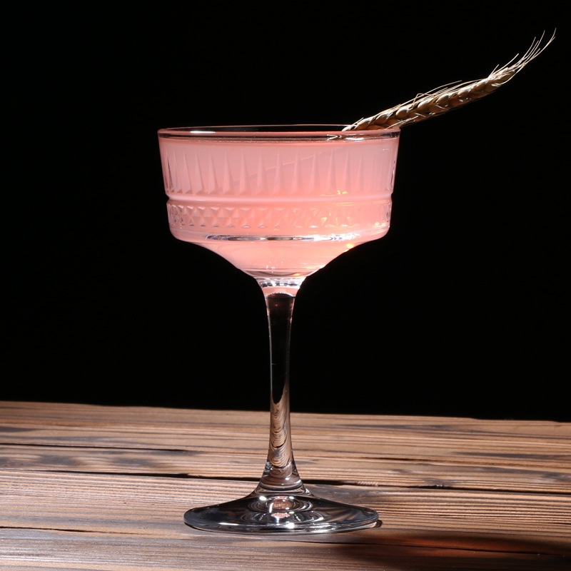 Copa de estilo europeo clásico de boca ancha tallada champán vidrio hogar creativo personalizado bar cóctel de vidrio