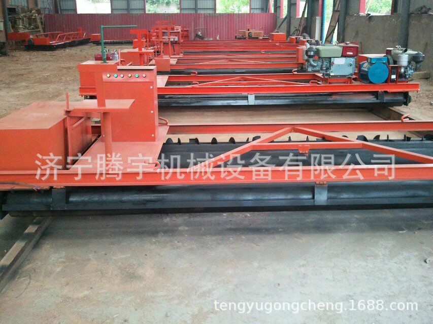 绞龙式摊铺机