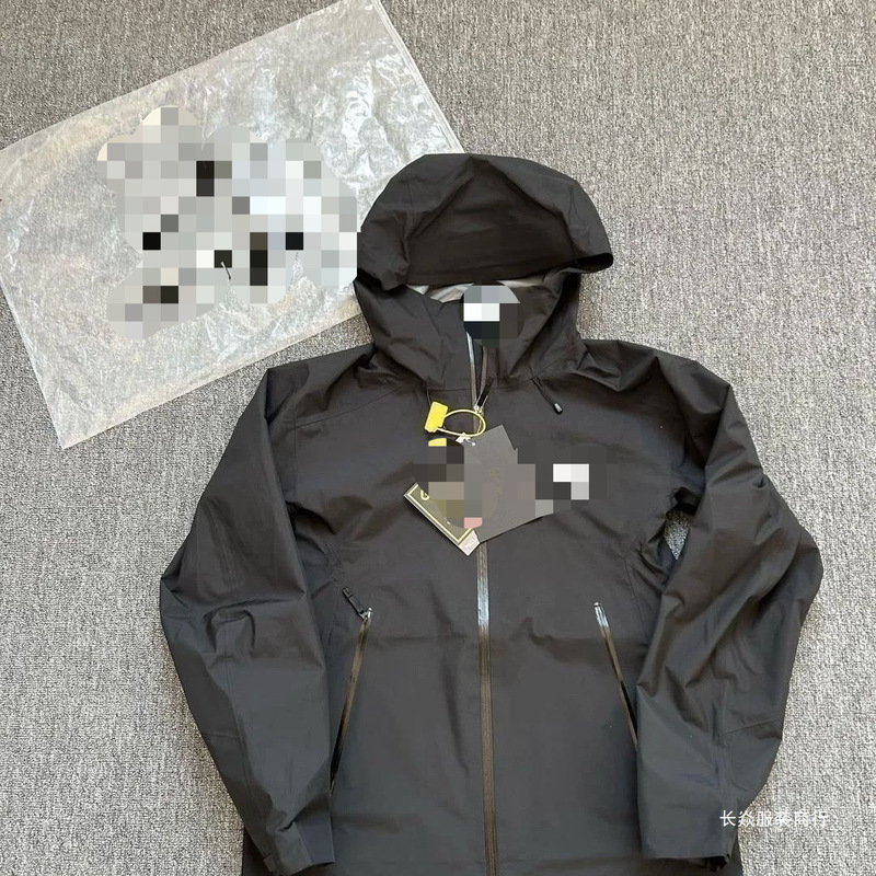 Shi Niao's seasonal hard-shell jacket, a popular outdoor windproof and waterproof jacket for hiking, available in stock for spring, suitable for both men and women Shi Niao's seasonal hard-shell jacket, a popular outdoor windproof and waterproof jacket for hiking, available in stock for spring, suitable for both men and women