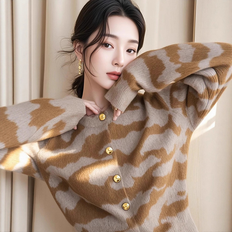 Leopard Print Knitted Cardigan Outerwear for Women 2025 Autumn New Loose Korean Style Lazy High-End Soft Waxy Sweater Jacket Leopard Print Knitted Cardigan Outerwear for Women 2025 Autumn New Loose Korean Style Lazy High-End Soft Waxy Sweater Jacket