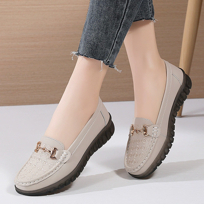 Туфли мамы с металлической пряжкой весной и осенью мягкие подошвы легкие женские кожаные туфли среднего и пожилого возраста