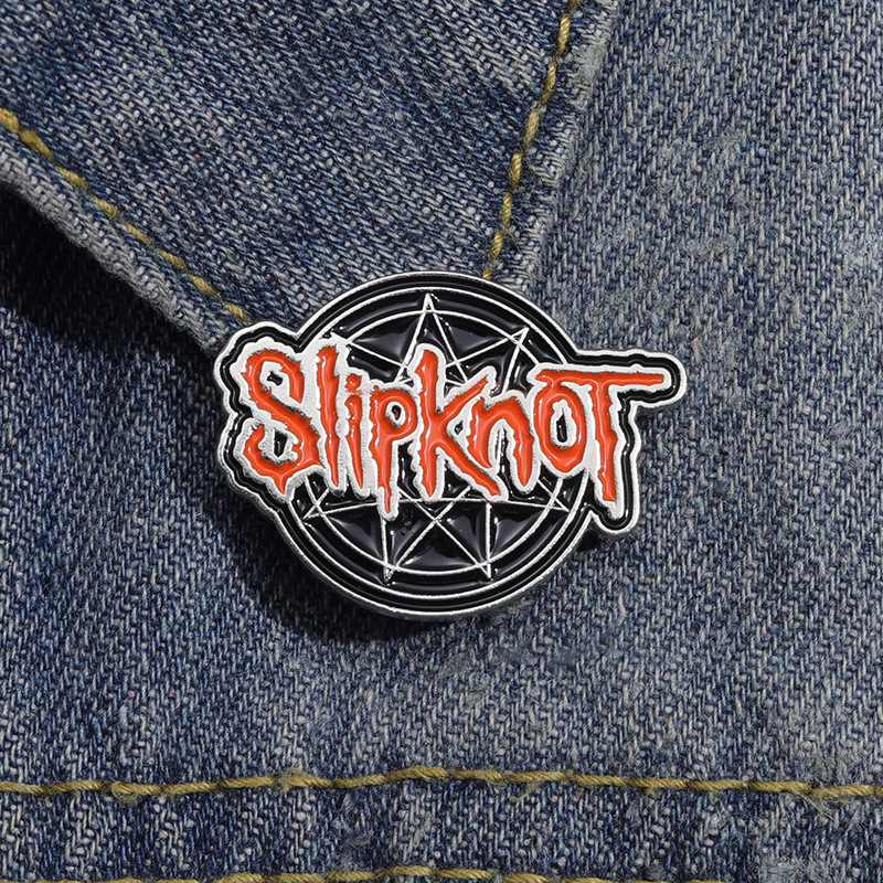 European and American creative rock slip knot band music souvenir pin red letter alloy paint badge accessories European and American creative rock slip knot band music souvenir pin red letter alloy paint badge accessories