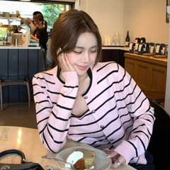 圈圈cooky韩女设定 甜辣黑粉条纹撞色挂脖背心上衣针织开衫套装