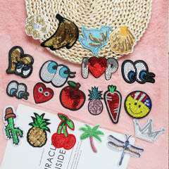 Embroidered patches with sparkling eyes, clothing decorations, heart-shaped patches, smiling face embroidery labels