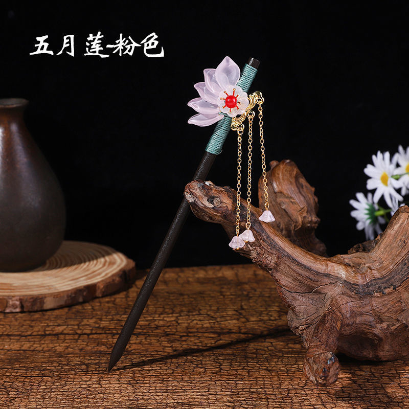 黒檀の木のかんざしのフリンジをまねて、かんざしの子供の古風な頭飾りをします。|undefined
