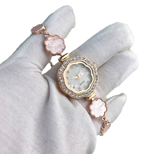 Fashionable lady's minimalist temperament flower bracelet watch, foreign trade fashion factory wholesale quartz watch, dropshipping one piece.