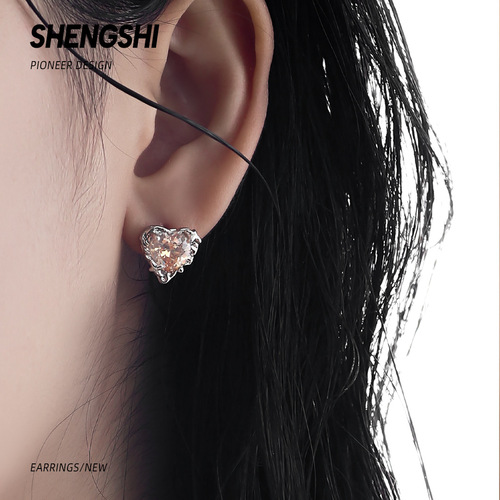 New personality niche irregular texture love earrings small and exquisite Korean high-end cold style earrings for women