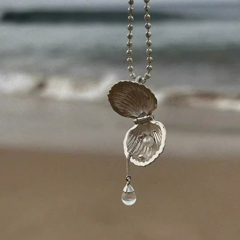 Beach necklace pearl