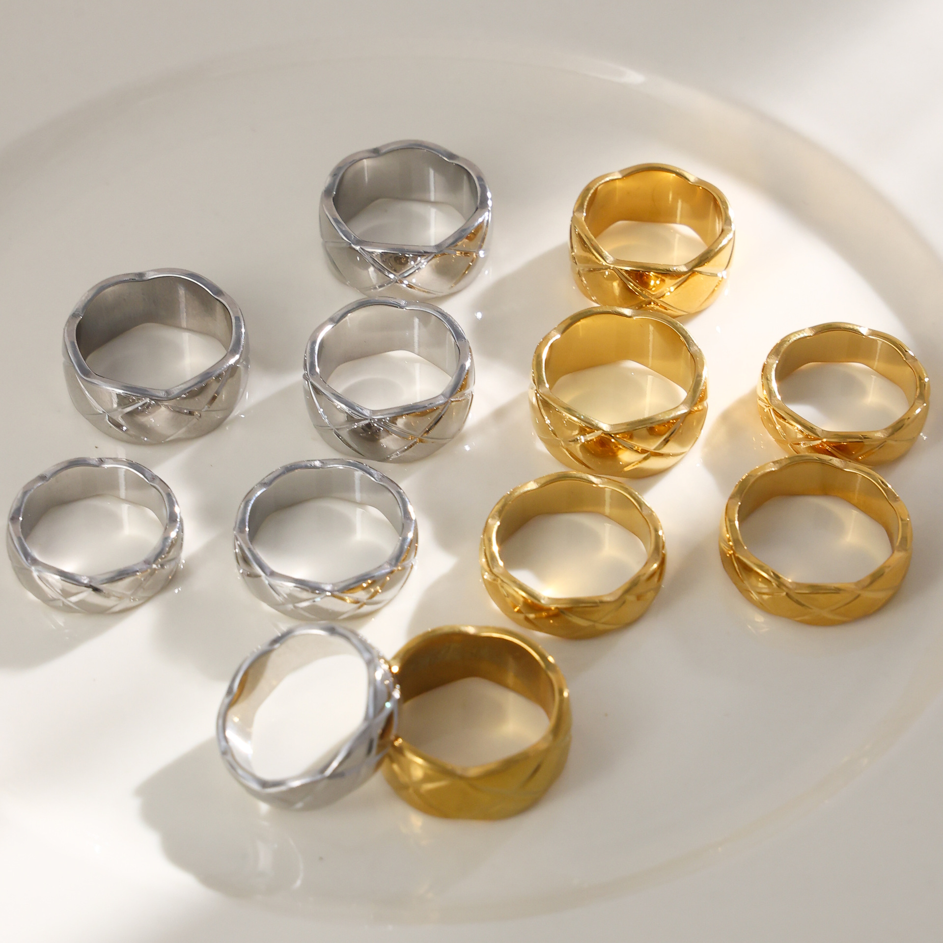 Anillo de oro de acero inoxidable de alta calidad, anillo de acero de titanio no se desvanece, joyas de mujer