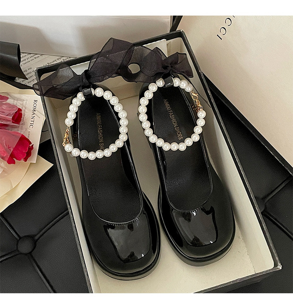 Retro Mary Jane shoes with bow