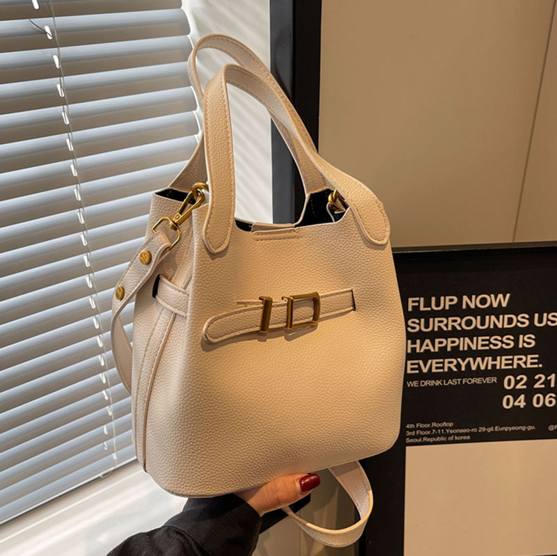 Kleine High-End-Handtasche für Damen im Jahr 2024, trendige und minimalistische Beuteltasche, vielseitige Umhängetasche für den Arbeitsweg_voghion.com