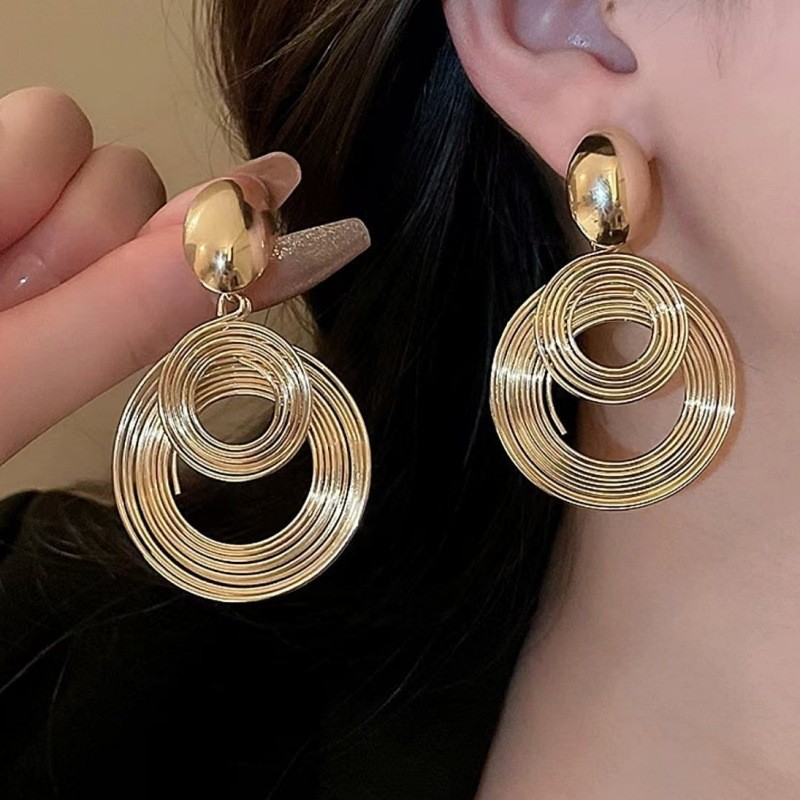 Small design fashionable sophisticated earrings