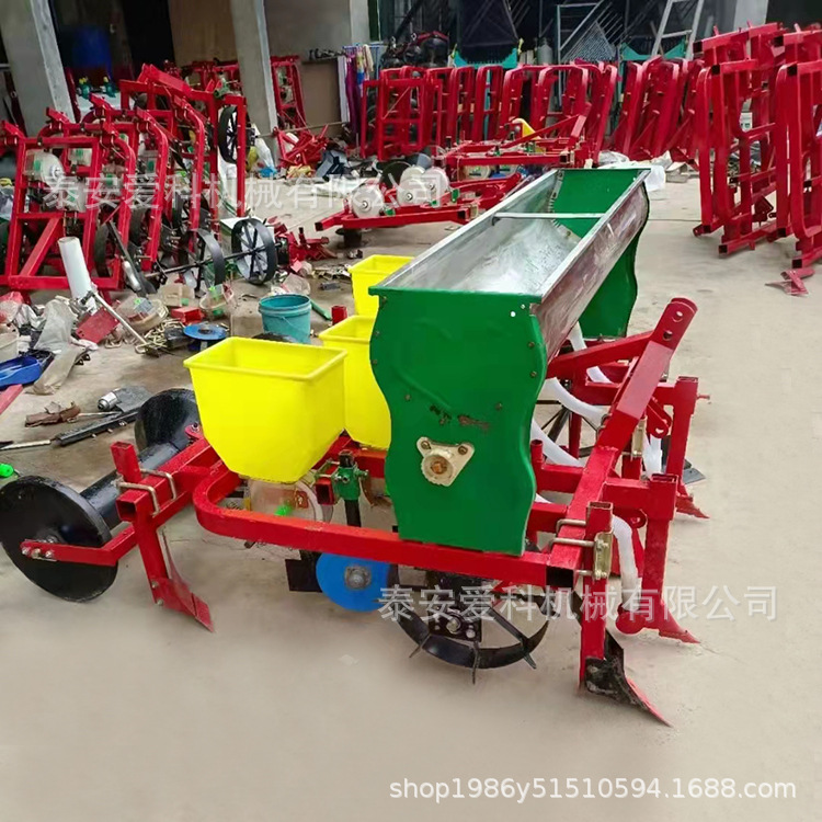 新款拖拉机带起垄花生播种机2行4行花生精播施肥起垄一体机