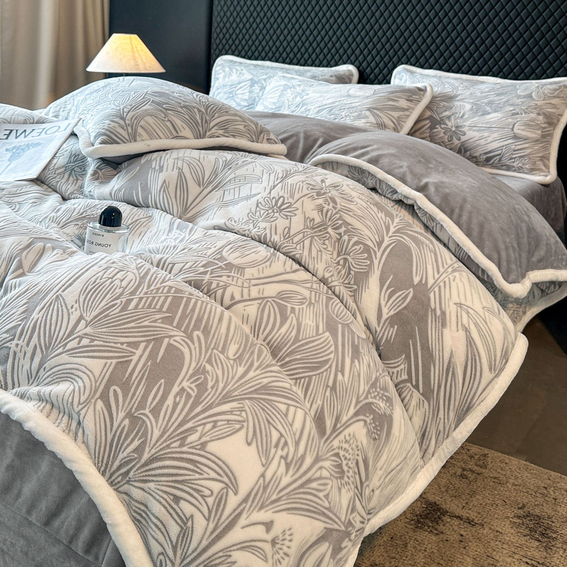 향기로운 꽃이 피어날 준비가 되어 있습니다 - 그레이 [벨벳을 더해 두껍게 하고 정전기가 없음]