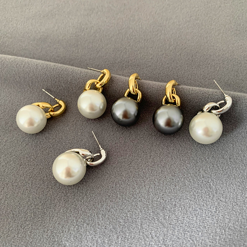 16g Weight 925 Sterling Silver Ear Needle Material Pearl Inlay Material Ear Cuffs, Ear Studs Classification 1 Pair Quantity Banquet, Daily, Date Occasion Copper Material Geometric Pattern All Seasons Season Women's Gender Plating, Inlay Design Elegant Style 1 Pair Elegant Geometric Plating Inlay Copper Pearl Ear Cuffs Ear Studs 无