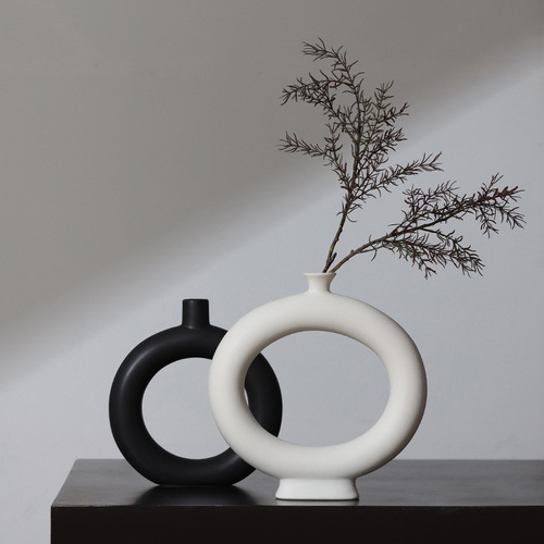 Minimalist black ceramic decorative vase, high-end artistic flower arrangement, study living room, entrance hall decoration