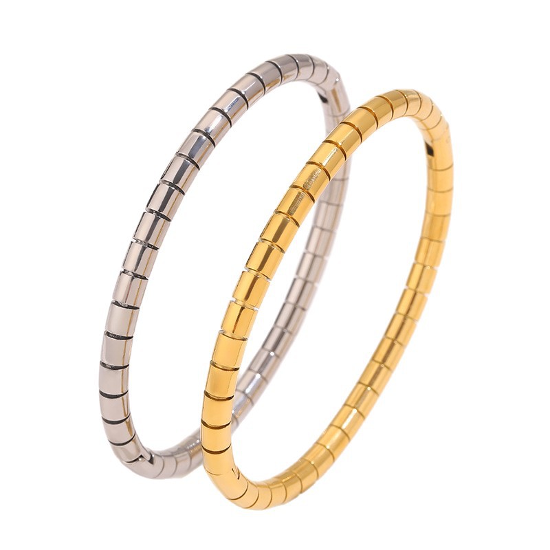 Pulsera de acero titanio, brazalete abierto de cadena de serpiente redonda que no se desvanece, pulsera para mujer, artículo de moda transfronterizo, pulsera de acero inoxidable de lujo ligero.