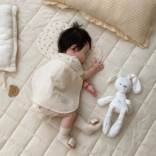 Baby Bibs with Shoulders Protection, Newborn Baby Large Overalls, Burp and Spit-up Towels, Leak-Proof Bibs, Gauze Bibs, Abdominal Protection Bib