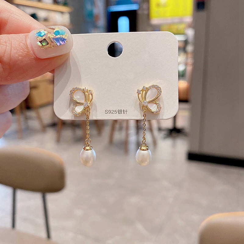 Nihaojewelry Koreanische Art Schmetterling Perle Quaste Kupfer Ohrringe Großhandel Schmuck display picture 9