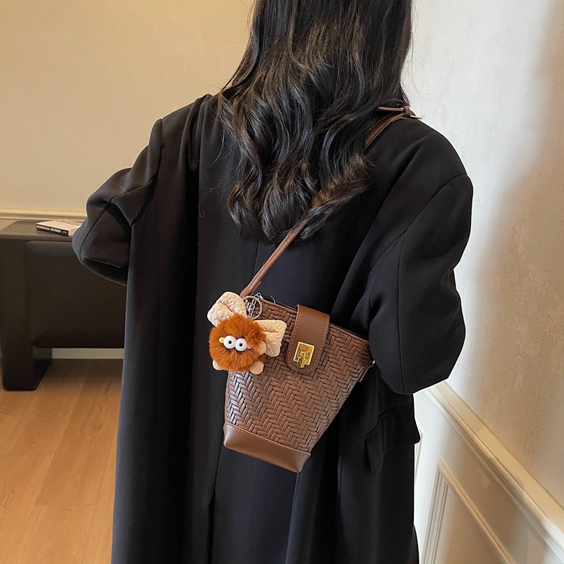 Bolsa de cubo de tejido coreano simple para mujeres 2025, otoño y invierno, nueva moda, bolso de hombro, bolso de moda casual, bolso de mochila