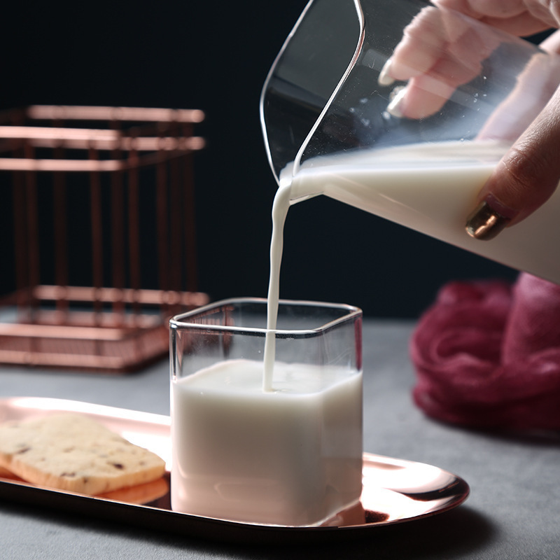 透明なガラスのコーヒーのコップの四角いジュースのコップの小さいストレートカップの冷たい飲み物の朝食の牛乳のコップの果物のコップ|undefined