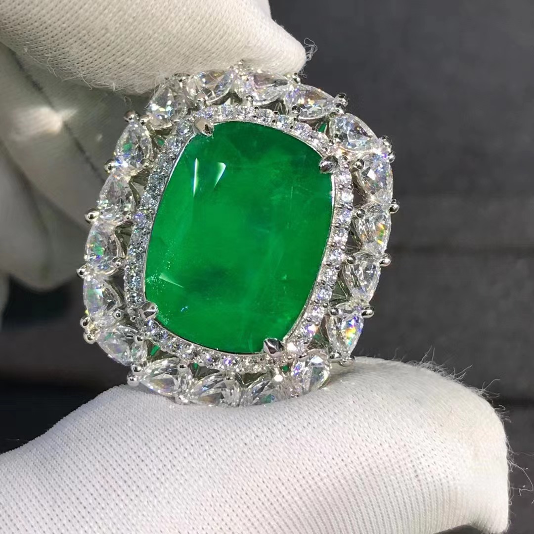Anillo de Esmeralda sintética de alta calidad S925 plateado anillo femenino de Esmeralda sintética con incrustaciones de platino de cinco capas de espesor