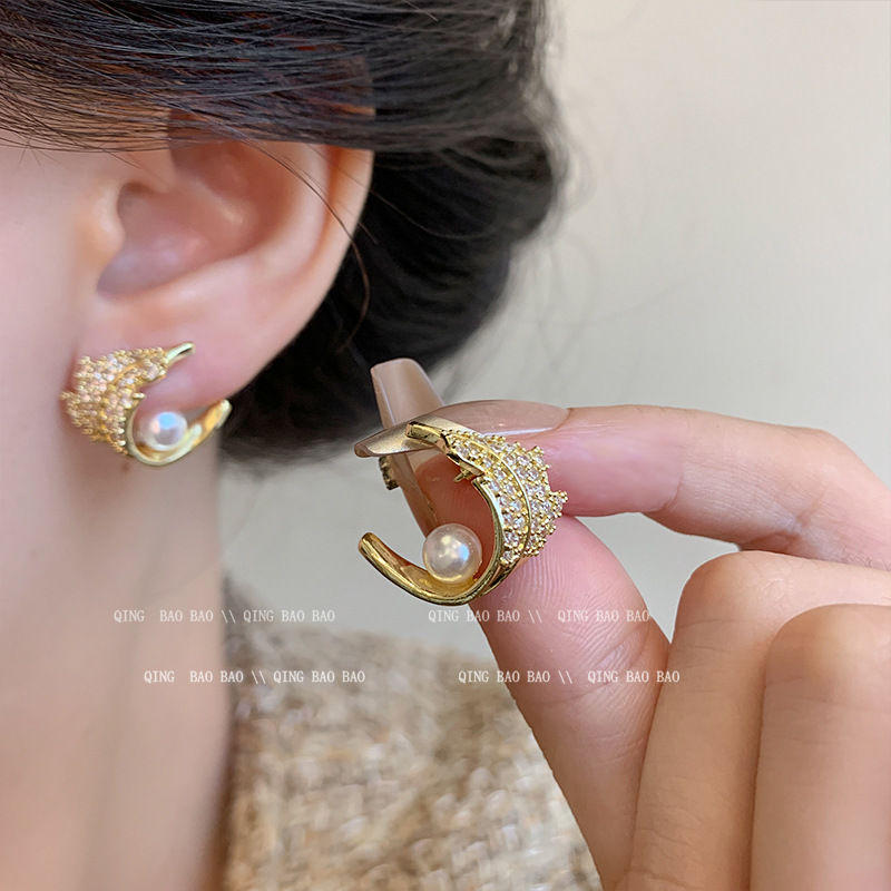 Elegant universal earrings from pearl with bow heart shaped