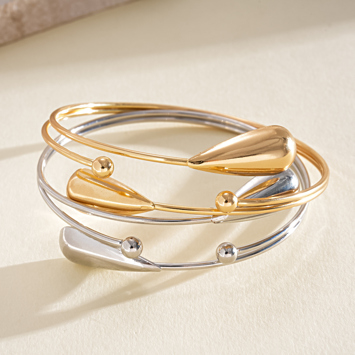 Europa y los Estados Unidos metales transfronterizos doble capa de gota de agua abertura pulsera de moda simple pulsera universal nicho de alta calidad joyas