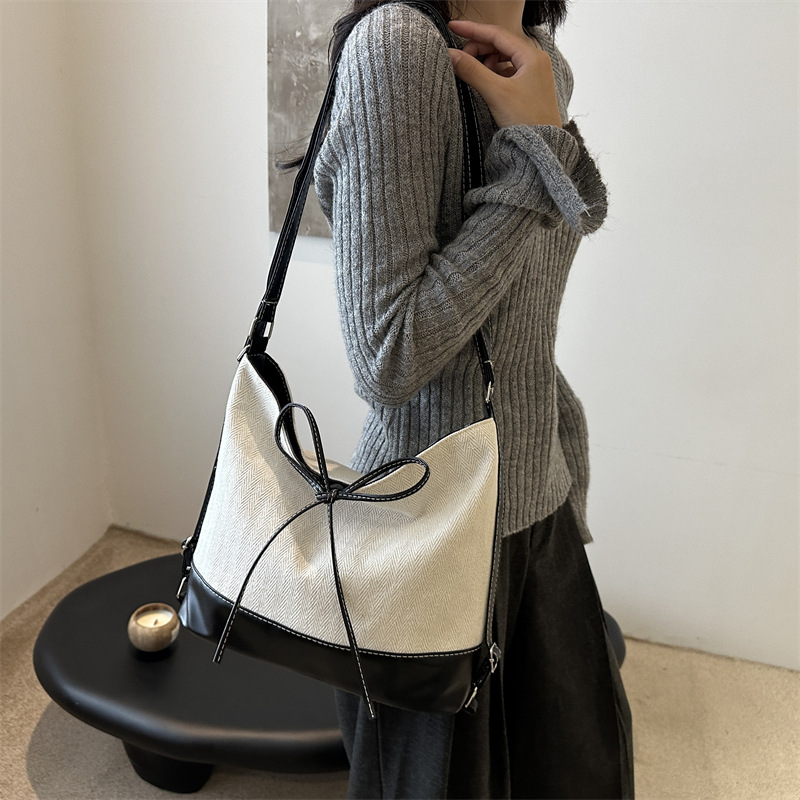 Bolsa de lona de gran capacidad coreana para mujeres 2024 nuevo estilo estilo de moda bolsa de estilo de escuela bolsa especial bolsa de cubo de hombro casual