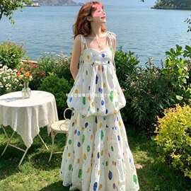 夏日穿搭彩色波点吊带连衣裙子2026夏季新款绝美花苞半身裙两件套