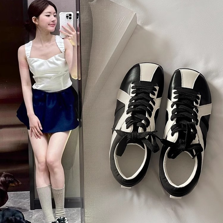 Zhao Lusini con zapatos de cebra de cabeza cuadrada 2025 nuevos zapatos deportivos de entrenamiento de entrenamiento moral rojo