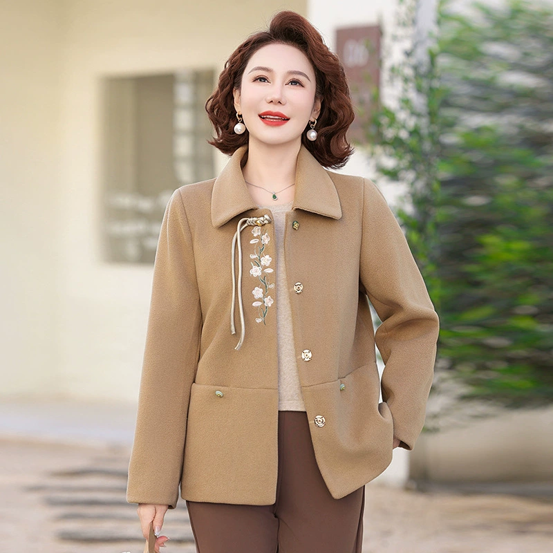 Новый китайский стиль мамы весной новый лацканный воротник вышивка национальный стиль темперамент короткий средний и пожилой женский шерстяной пиджак