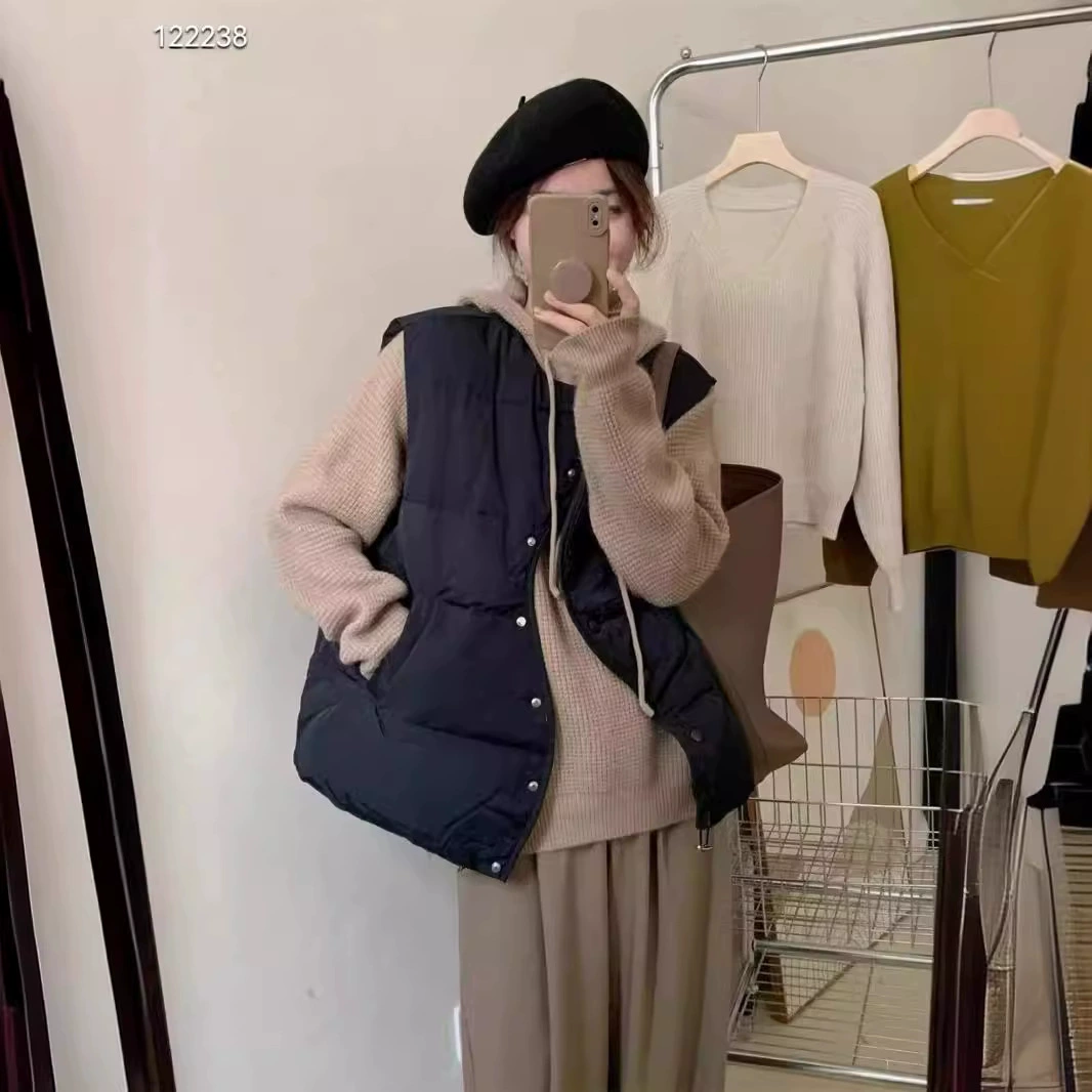 Жилет с темно-бежевым утеплителем, демисезонная майка без рукавов