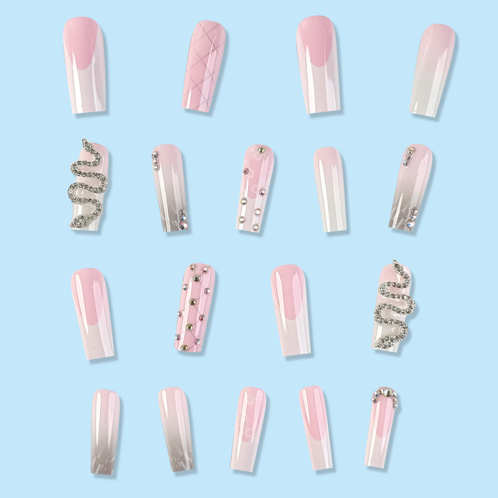 Comercio extranjero más vendido perforación tubo de agua piezas de uñas 3D dulce y fresco viento desgaste de uñas 24 piezas de parche de manicura exquisita