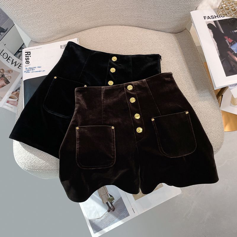 Chanel-Style Velvet Shorts for Women, Autumn/Winter 2026 New Style, Single-Breasted, High-Waisted, Slimming A-Line Wide-Leg Boot Shorts