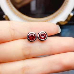 New natural garnet earrings S925 silver inlaid main stone 5*5mm Joker net red explosions women's jewelry wholesale